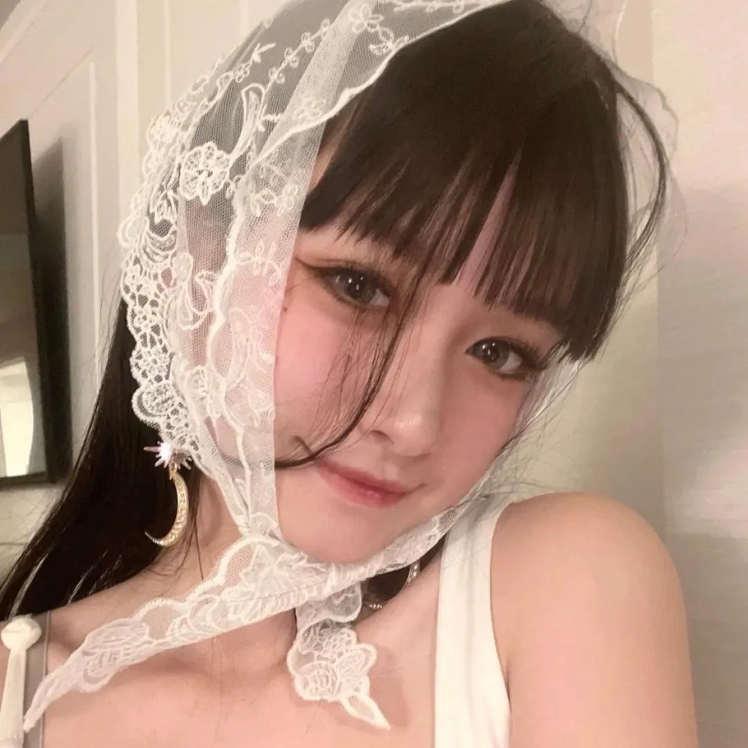 艳女新装封面